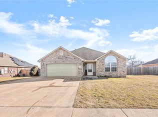 504 Willow St, Gentry, AR 72734