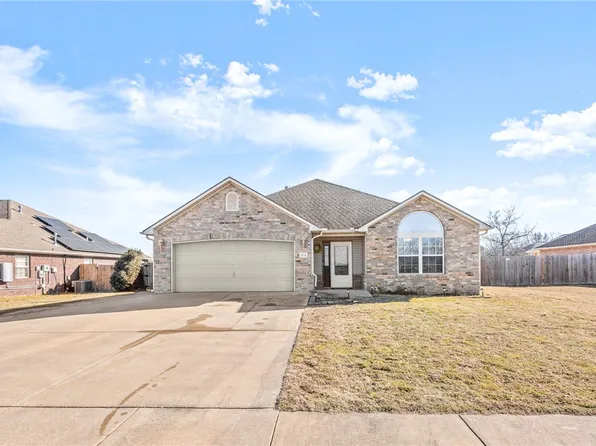 504 Willow St, Gentry, AR 72734