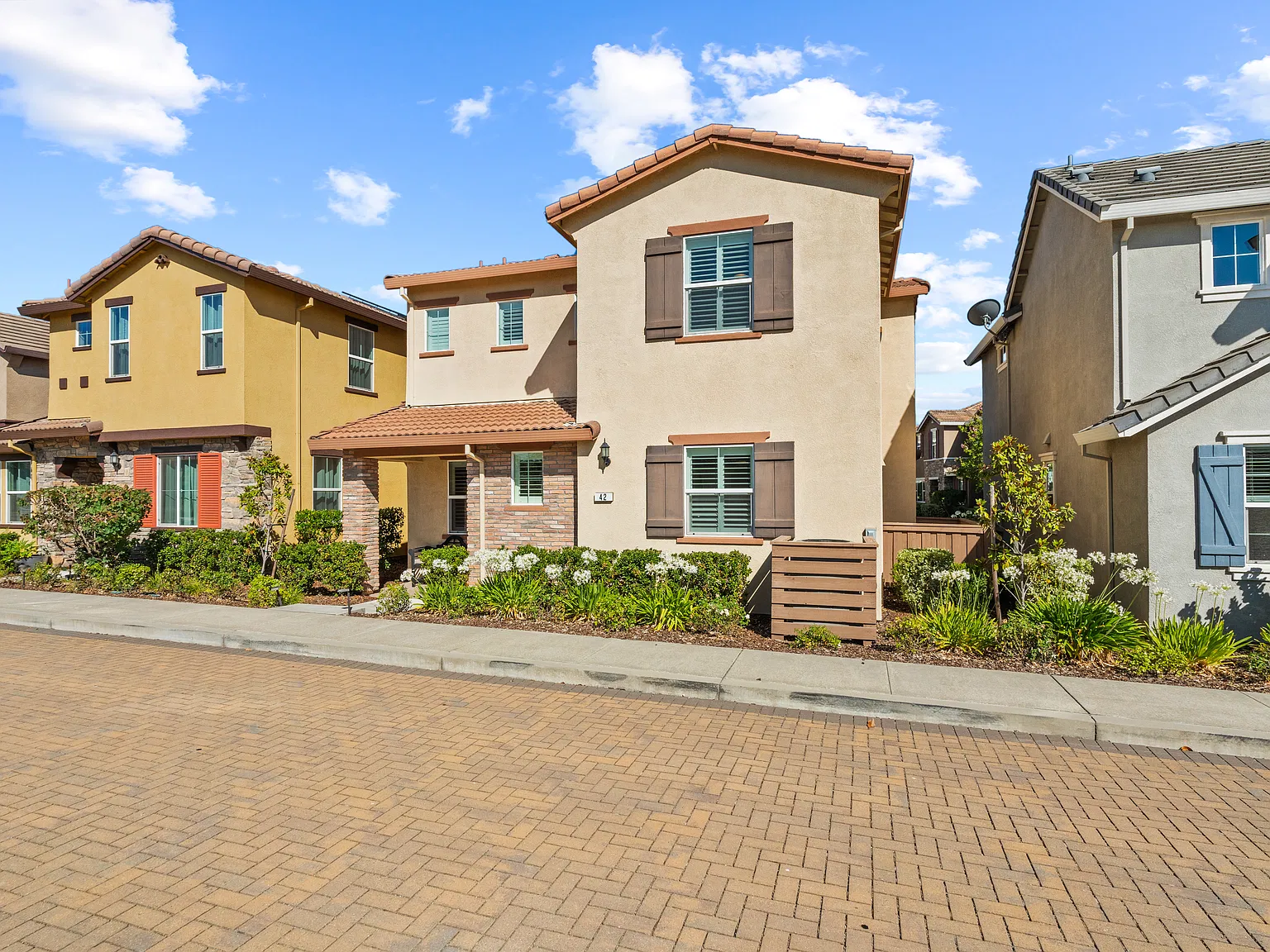 3 bed, 2.5 bath, 1542 sqft, $3,000 — Photo 2