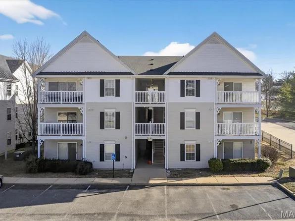 2490 Lampong Dr APT 300C, Saint Louis, MO 63125