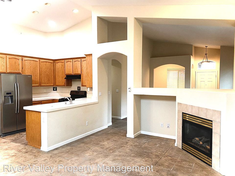 2nd image of 3209 Balada Way