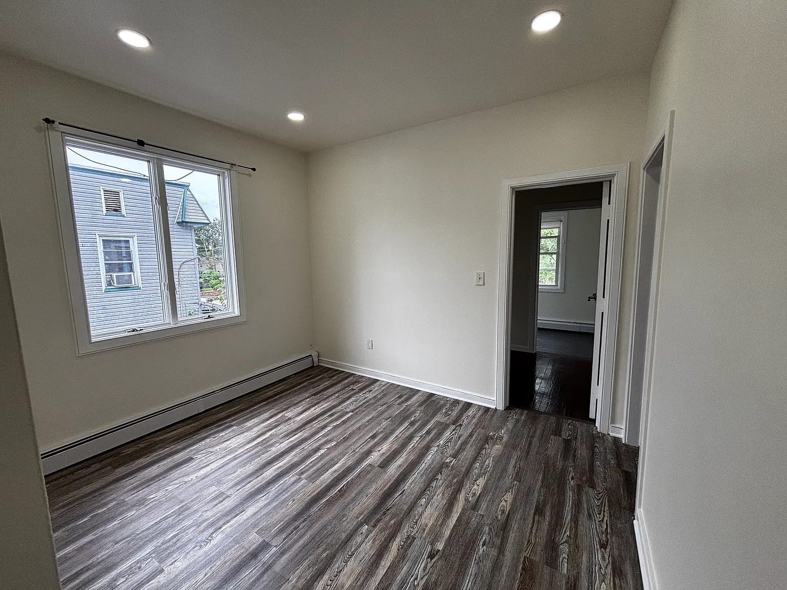 4 bed, 1400 sqft, $3,100 — Photo 3
