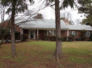 1 Kenny Cir, Broomall, PA 19008