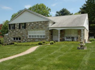 1910 Fawn Dr, Glenside, PA 19038