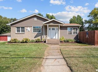 2720 Kennedy Dr, East Moline, IL 61244