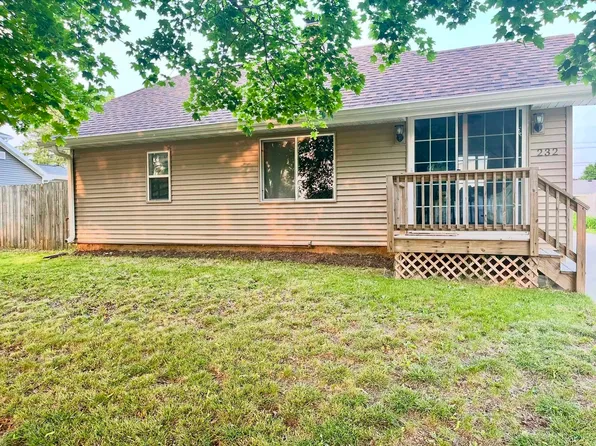 232 N Oakhill Ave, Janesville, WI 53548