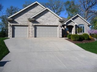 5985 Oak Hollow Dr, Mc Farland, WI 53558