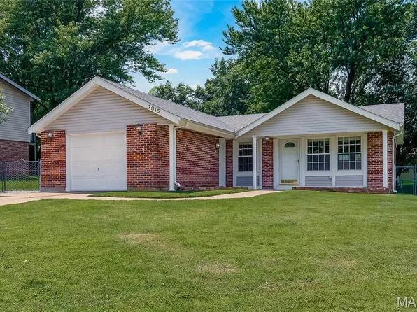 2815 Greenleaf Dr, Saint Charles, MO 63303