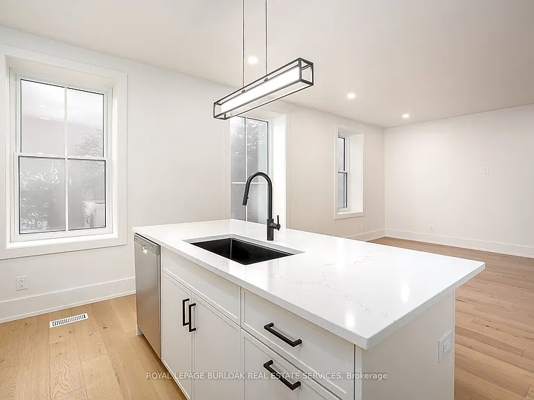 284 Wilson St E #201 — Photo 9