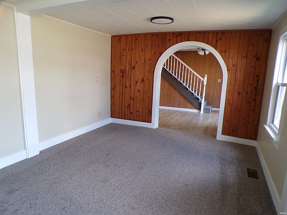 2nd image of 215 N Oak St