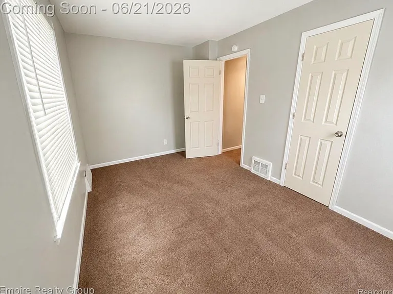 7815 Artesian St — Photo 9