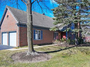 51 Thornhill Ct, Burr Ridge, IL 60527