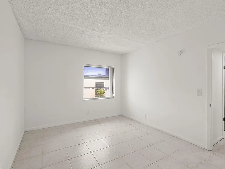 626 NW 13th St #310 — Photo 8