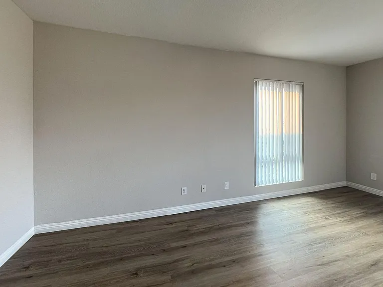 511 S Carondelet St — Photo 8