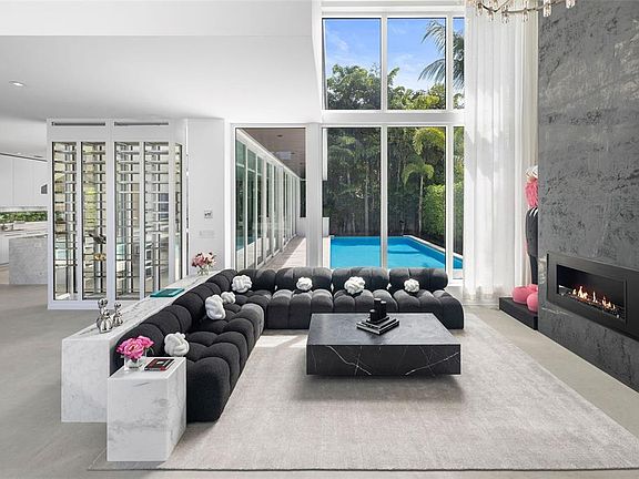 5th image of 4433 N Bay Rd