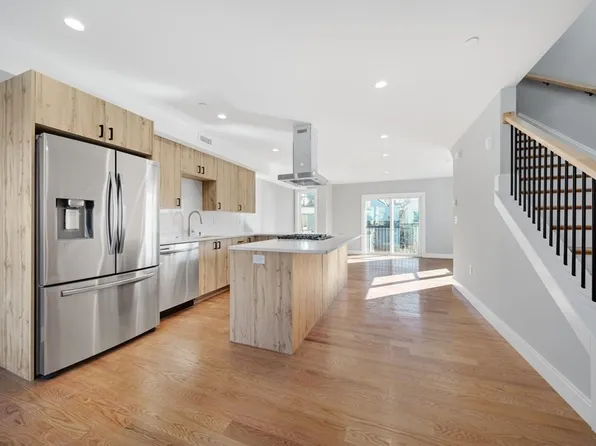 86 Blossom St #3, Chelsea, MA 02150