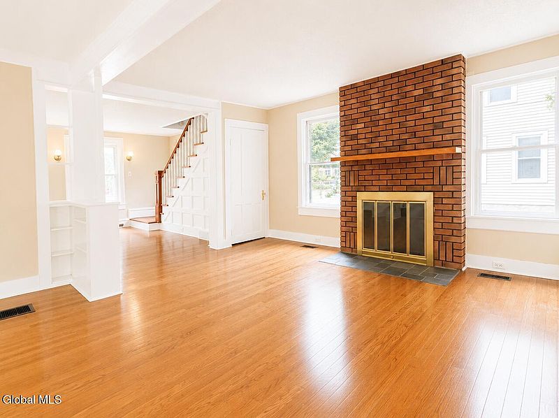 3rd image of 9 Grove Avenue
