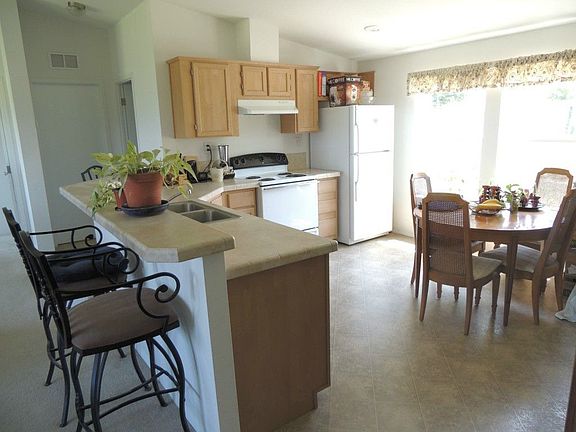 5th image of 990 E Enchantment Dr