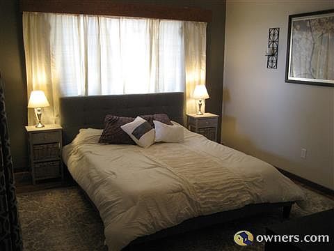 Master Bedroom (12'x14')