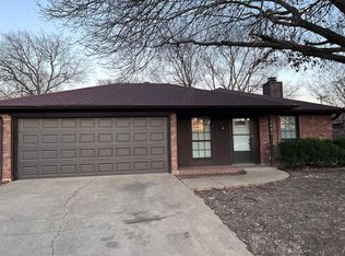 7401 S Meadow Dr E, Fort Worth, TX 76133