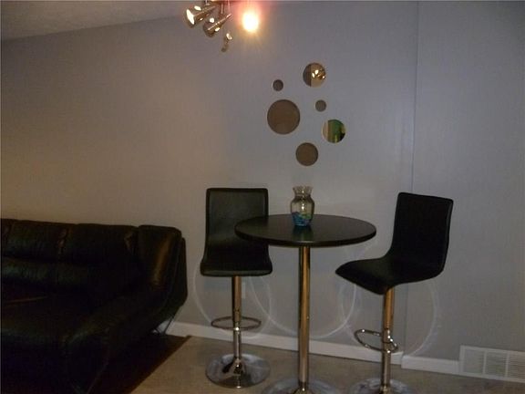 5th image of 154 Parkwood Ln