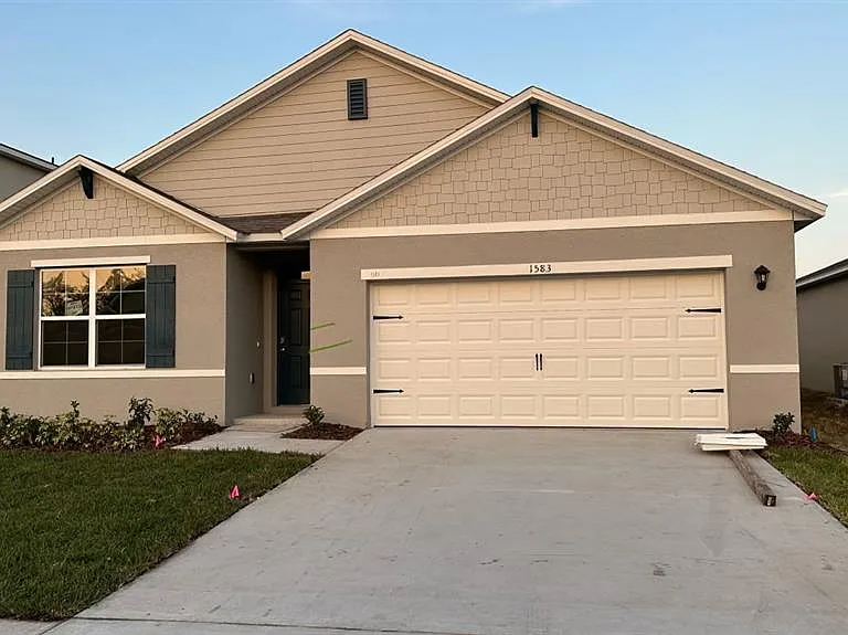1583 Barberry Dr — Photo 2