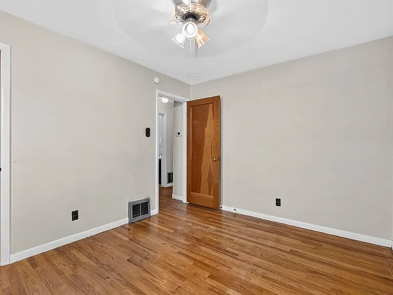 9826 Ravensbrook Dr — Photo 21