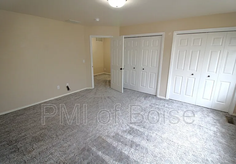 633 W Idaho Ave — Photo 9