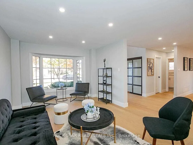 160 River Oaks Blvd E — Photo 11