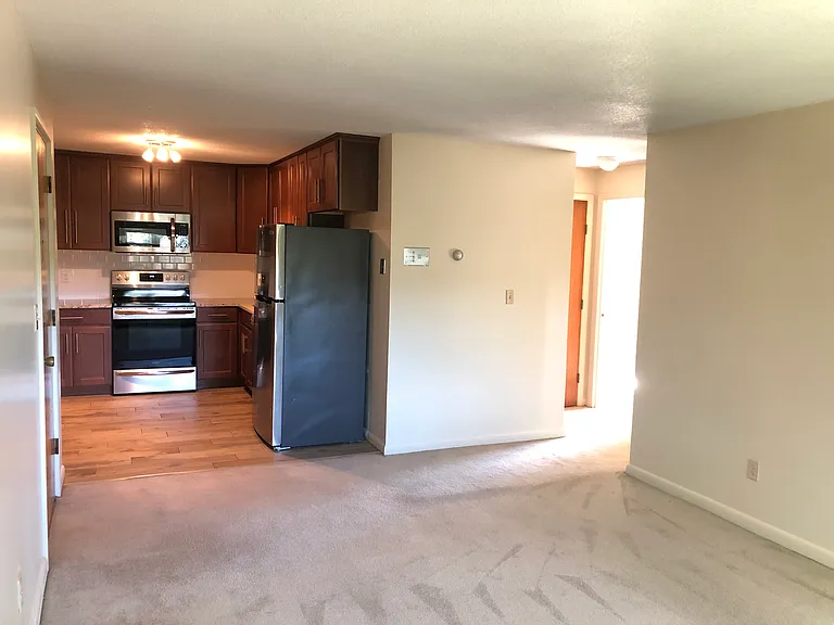 Lexington St Apartments — Photo 11