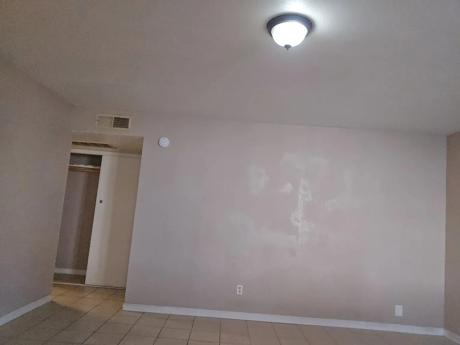 1 bed, 1000 sqft, $1,350 — Photo 3