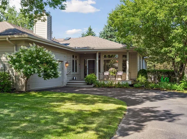 8950 Hilloway Rd, Eden Prairie, MN 55347