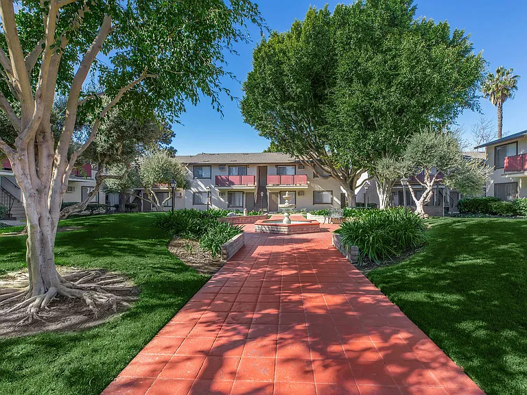 Del Amo Apartment Homes — Photo 8