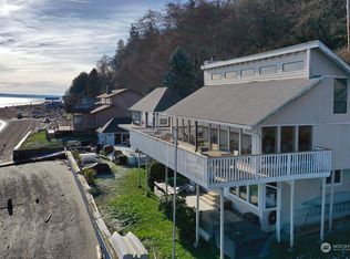 7365 Mikes Fishing Pl, Clinton, WA 98236