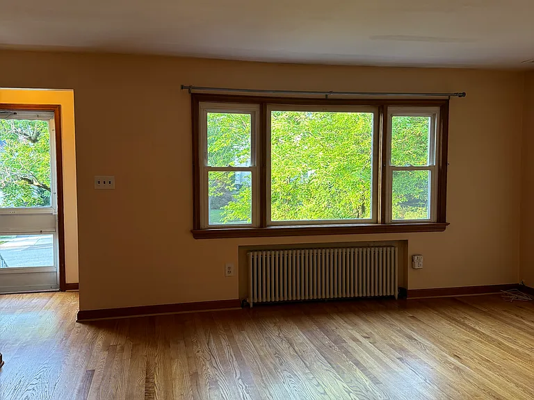 243 Donaldson Ave — Photo 3