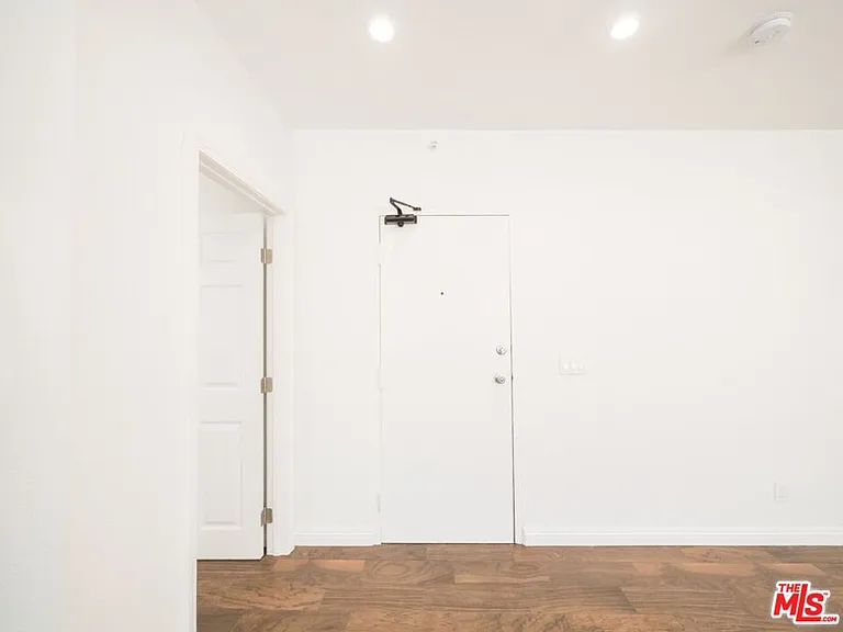 40 Rose Ave #6 — Photo 4