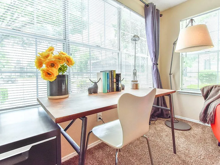 Riverset Apartments — Photo 10