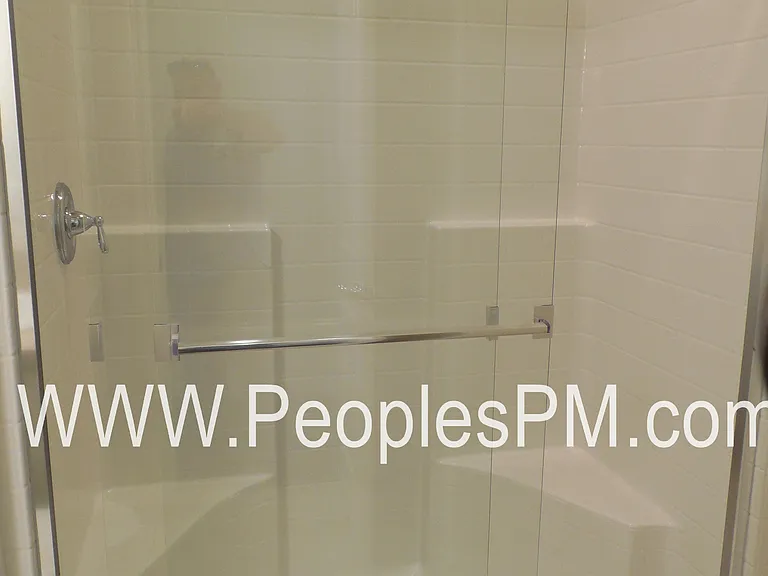 Main level 3/4 bathroom