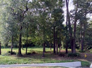 8 Honeysuckle Ln, Covington, LA 70433