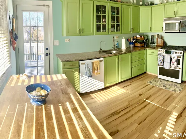 416 Lighthouse Road, New Haven, CT 06512