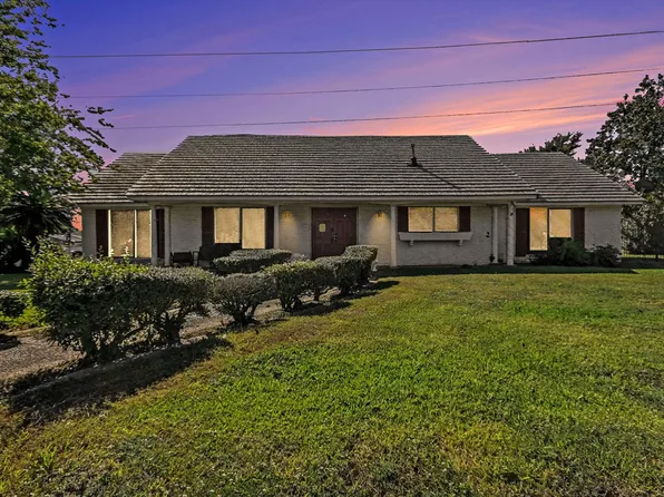 5001 Glenhaven Dr, Baytown, TX 77521