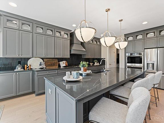 2nd image of 8926 Suncrest Ln