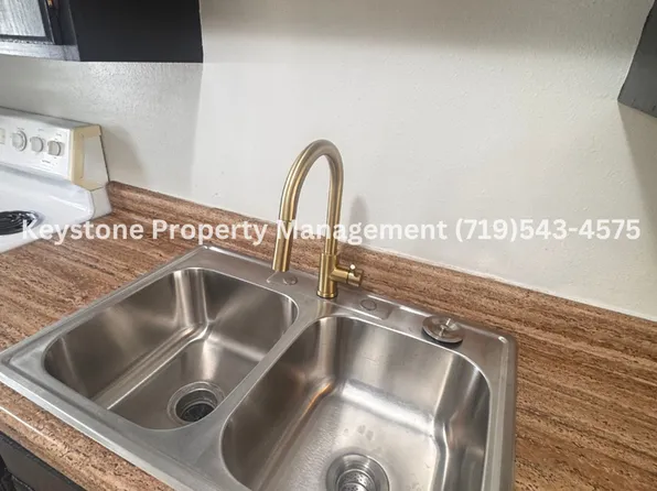 Updated 2 Bedroom Belmont Townhome with Attached Garage & Fenced Yard $1300/$1300, 17 Villa Dr, Pueblo, CO 81001
