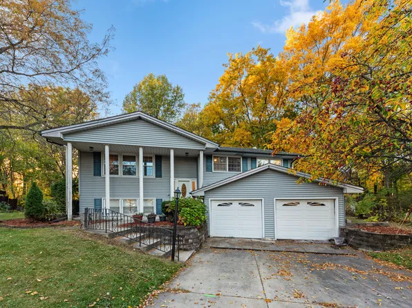 425 W 75th Pl, Merrillville, IN 46410