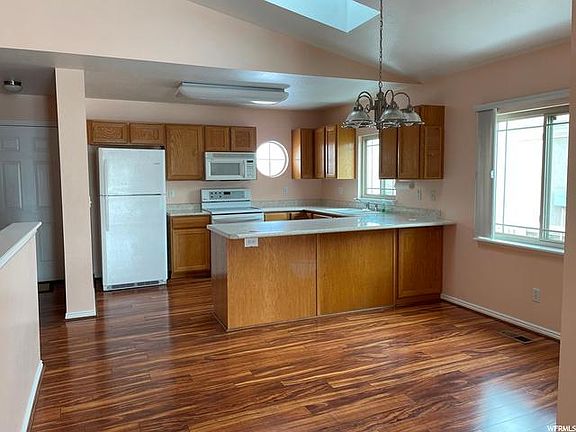 4th image of 1077 W Harvest View Way