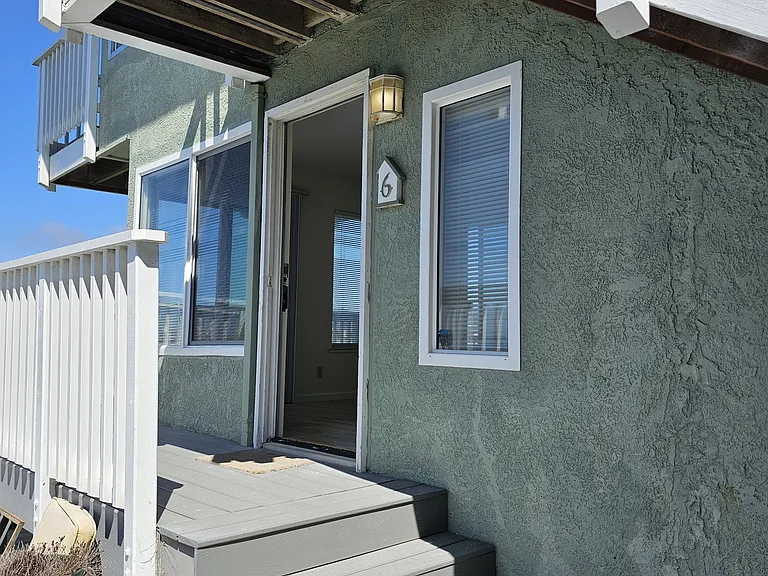 1114 E Cliff Dr #6 — Photo 2