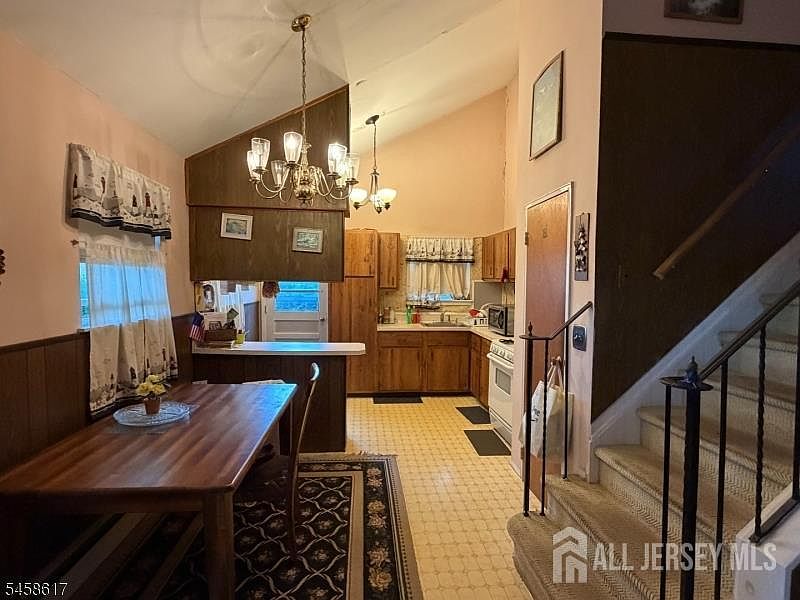 2nd image of 25 Eardley Rd