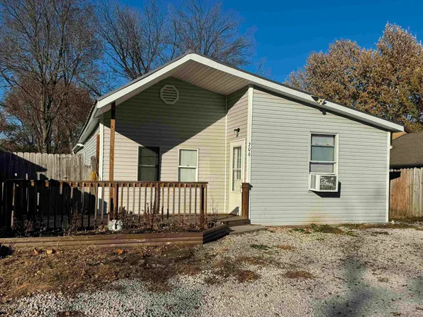 206 E Lucy St, Mc Louth, KS 66054