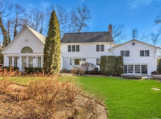 6 Ivy Ct, Glen Head, NY 11545