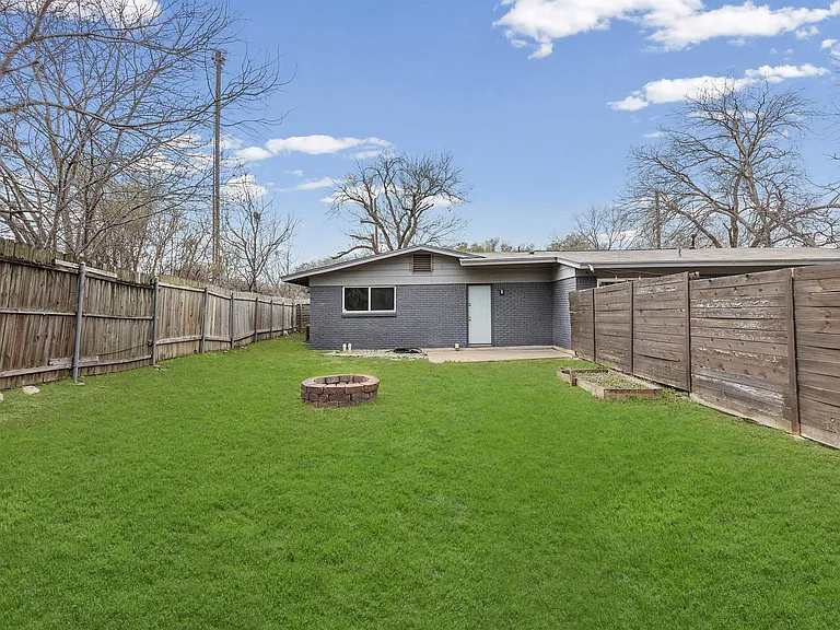 11301 Oakwood Dr #B — Photo 17